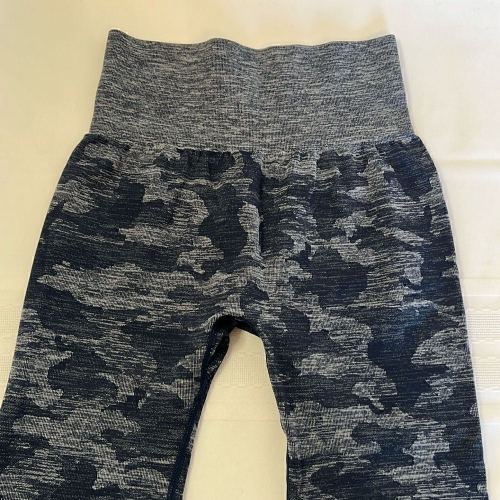 Camouflage Stretch Leggings - Size Small